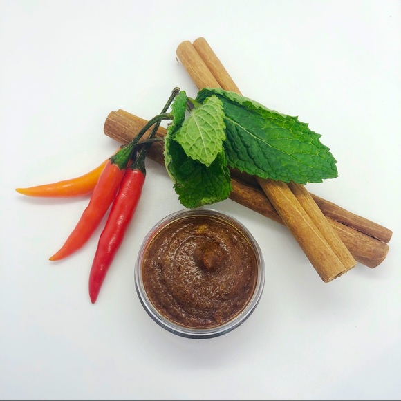 PLUMP IT! Lip Scrub - Picture 1 of 3